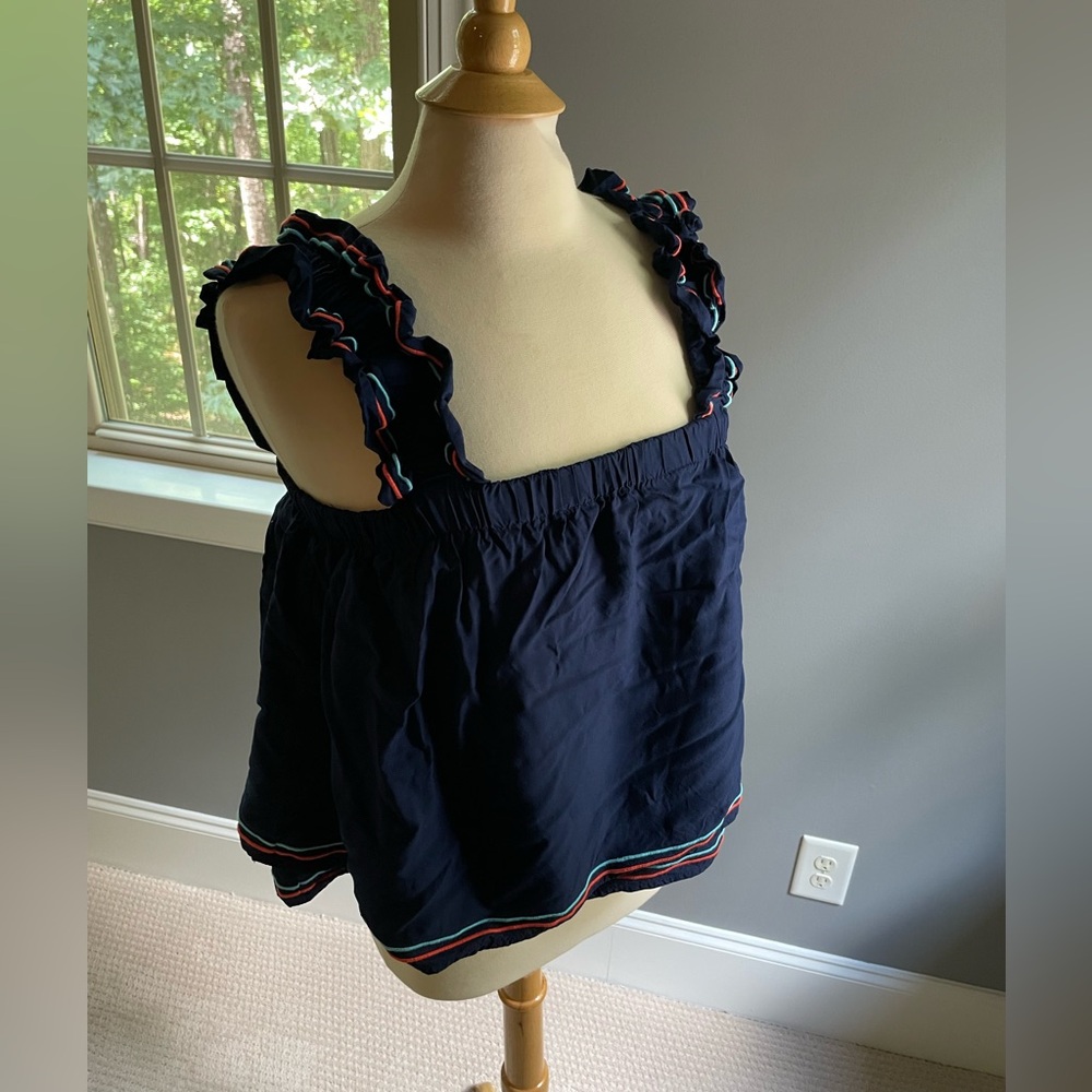 Adorable Crown and Ivy Summer Top